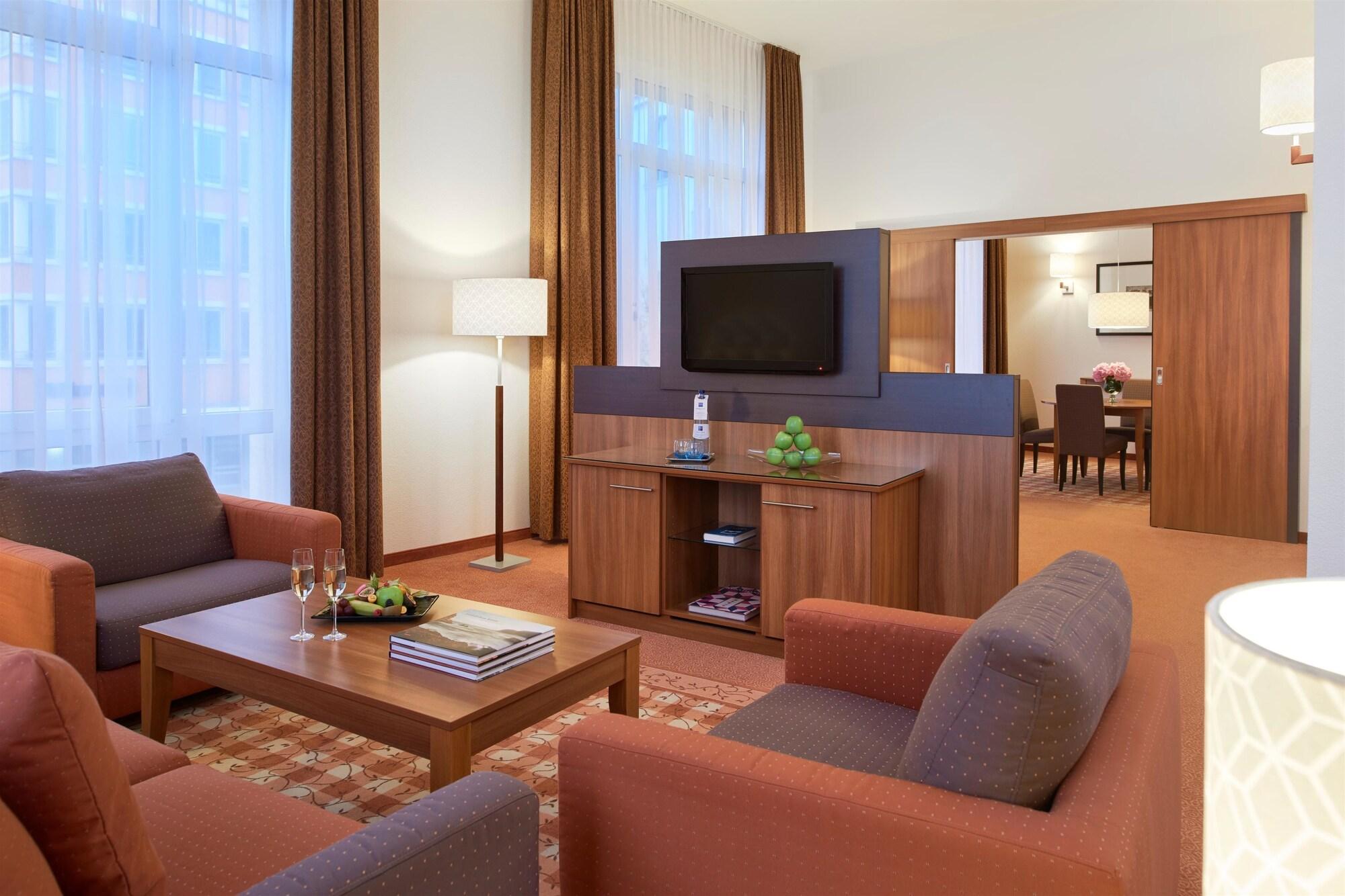 Dorint Hotel Am Dom Ерфурт Екстериор снимка