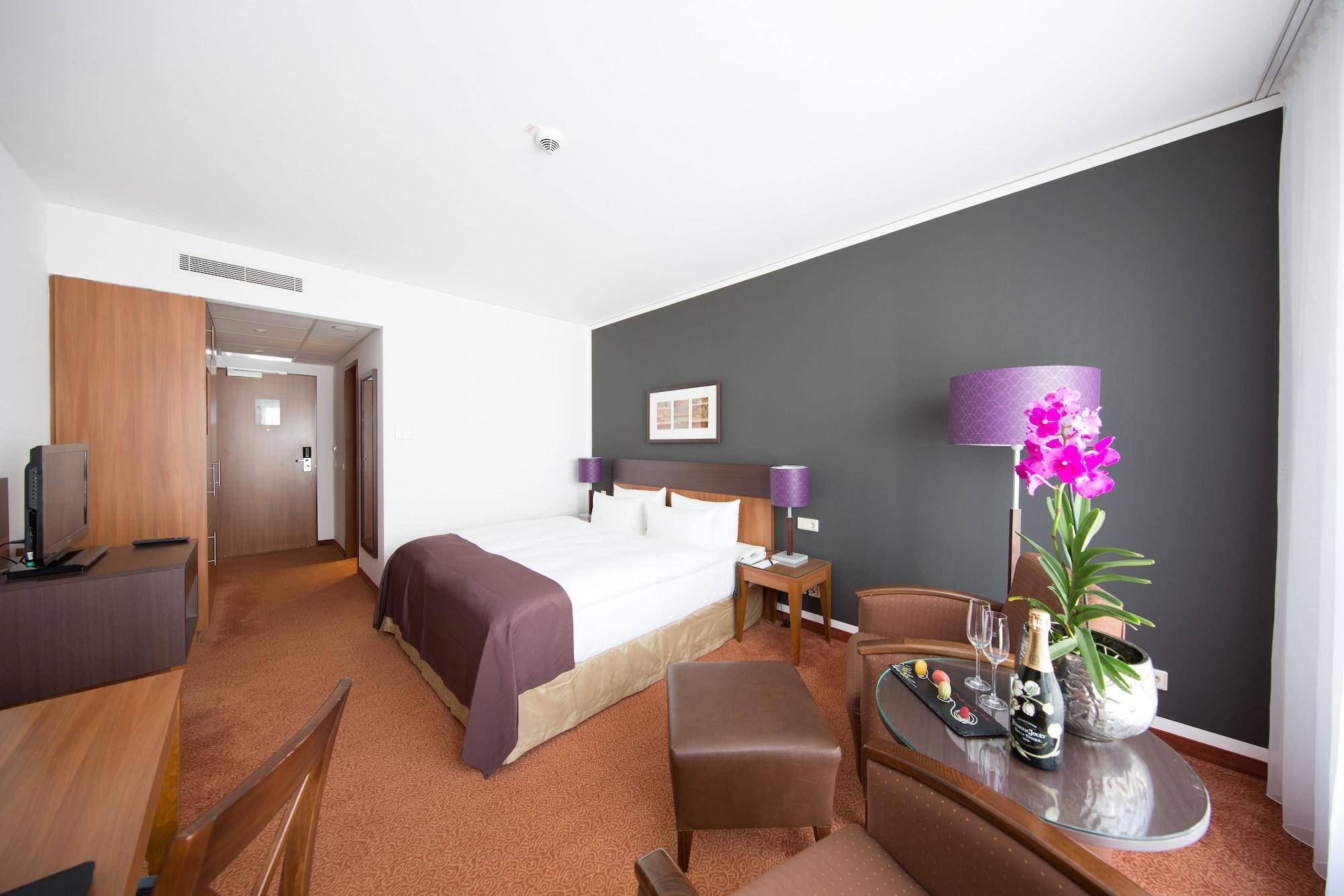 Dorint Hotel Am Dom Ерфурт Екстериор снимка