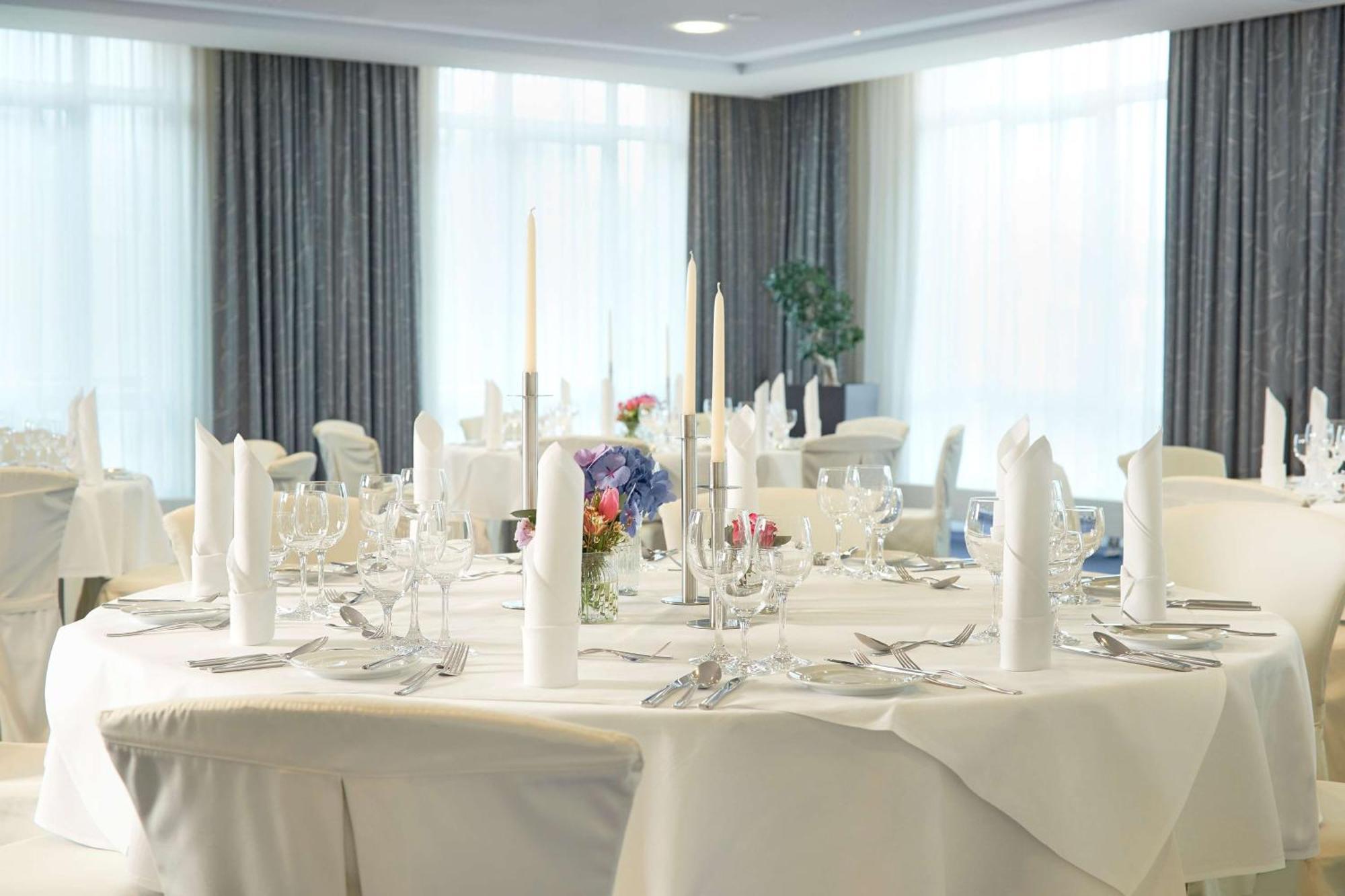 Dorint Hotel Am Dom Ерфурт Екстериор снимка