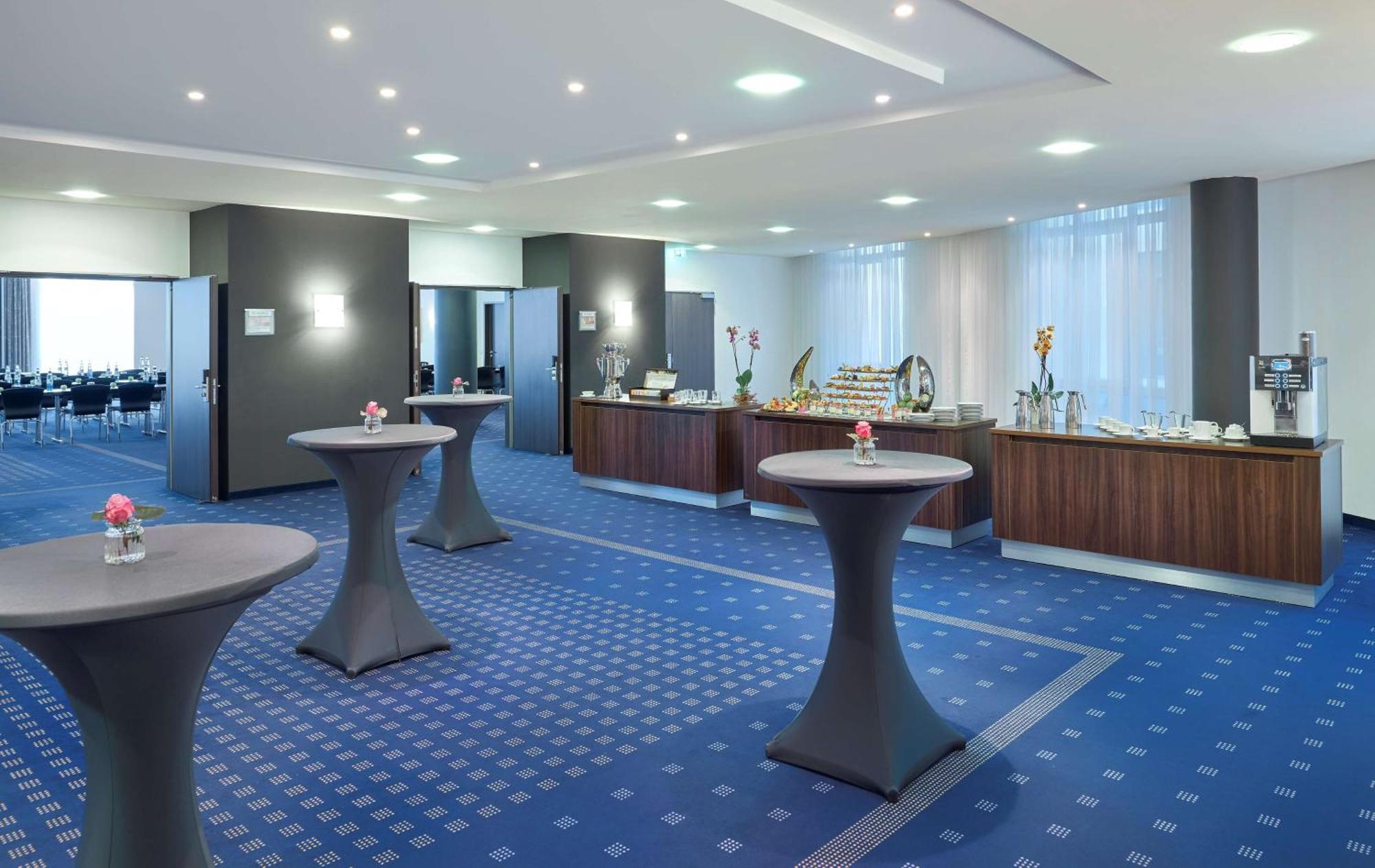 Dorint Hotel Am Dom Ерфурт Екстериор снимка
