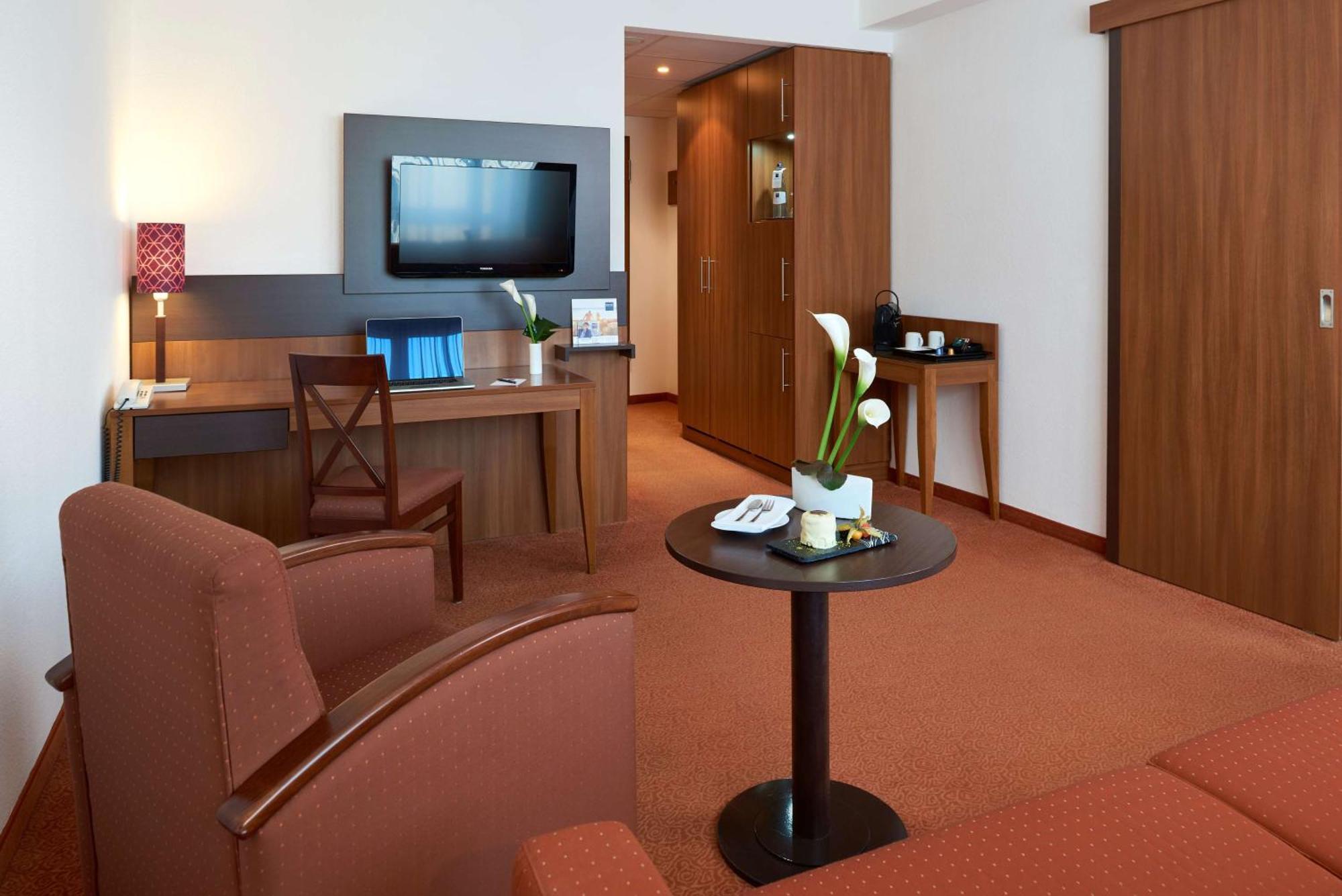 Dorint Hotel Am Dom Ерфурт Екстериор снимка