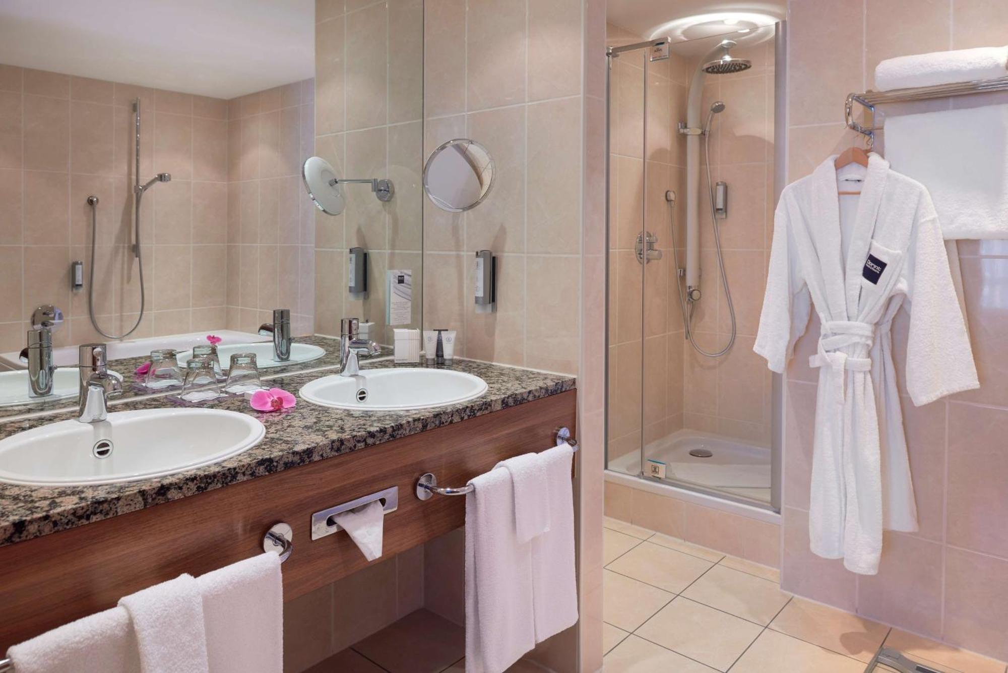 Dorint Hotel Am Dom Ерфурт Екстериор снимка