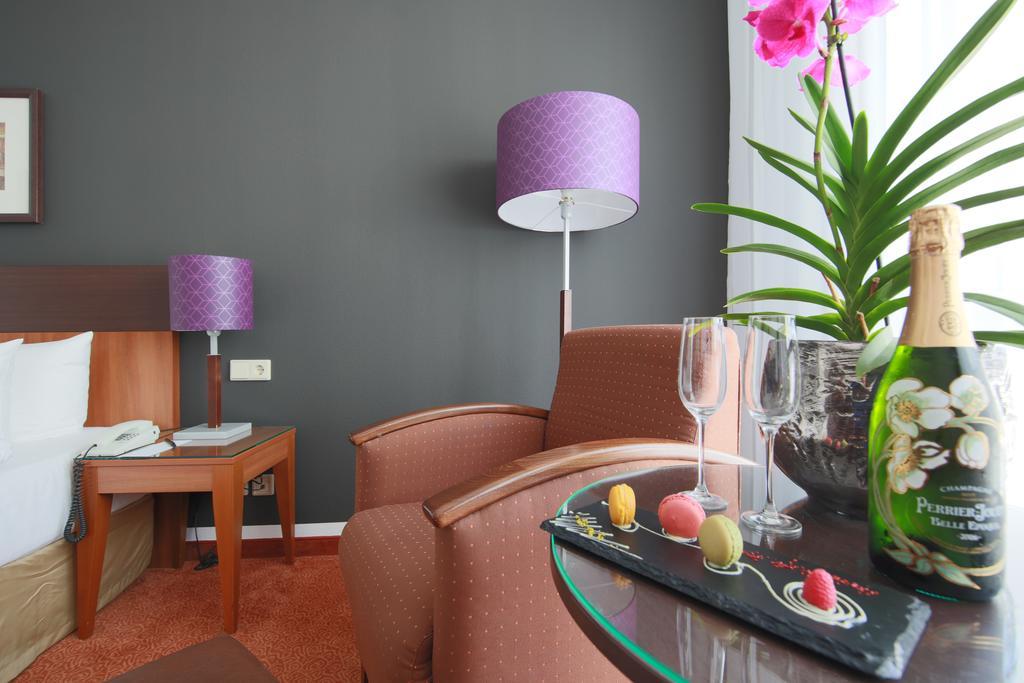 Dorint Hotel Am Dom Ерфурт Екстериор снимка