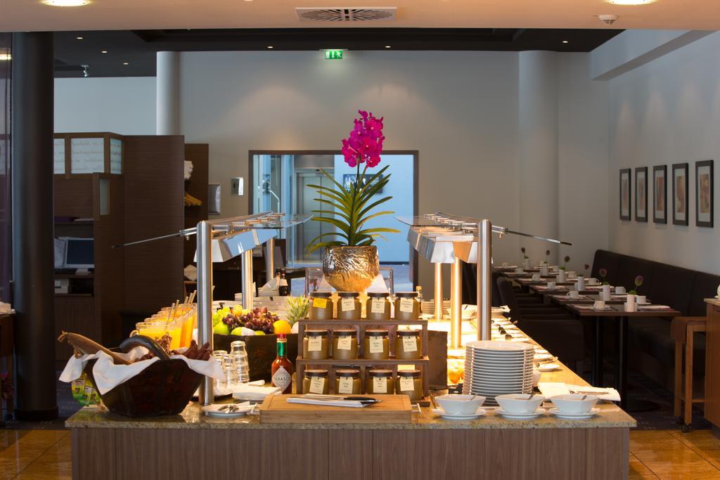 Dorint Hotel Am Dom Ерфурт Екстериор снимка