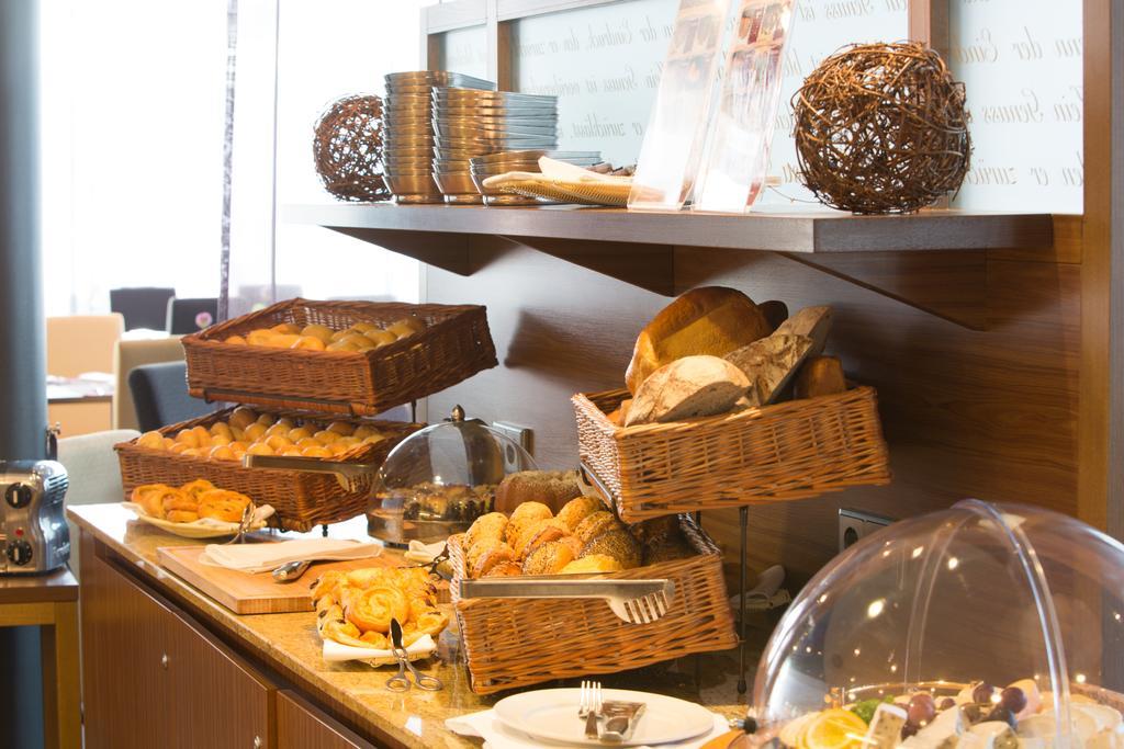 Dorint Hotel Am Dom Ерфурт Екстериор снимка