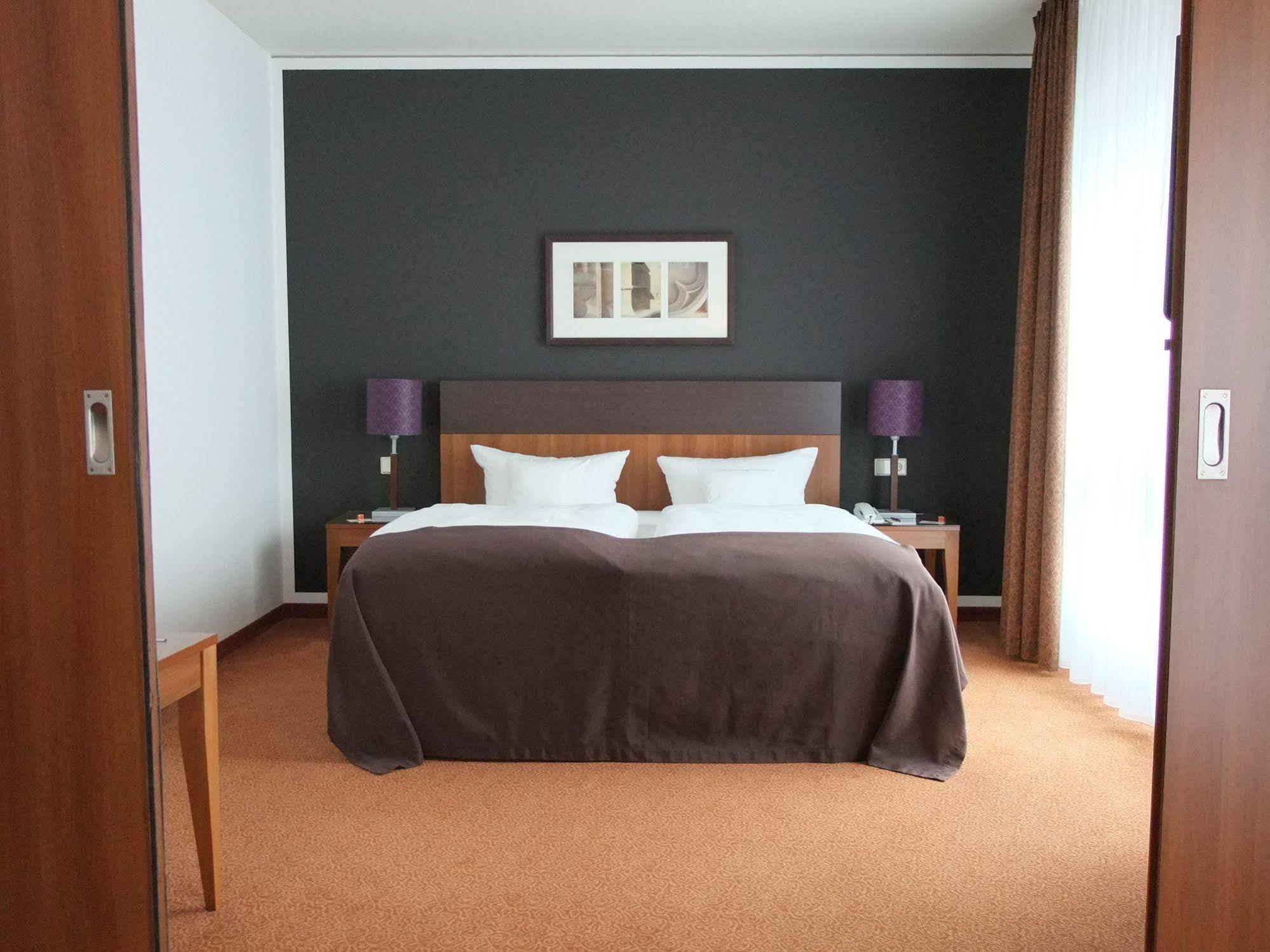 Dorint Hotel Am Dom Ерфурт Екстериор снимка