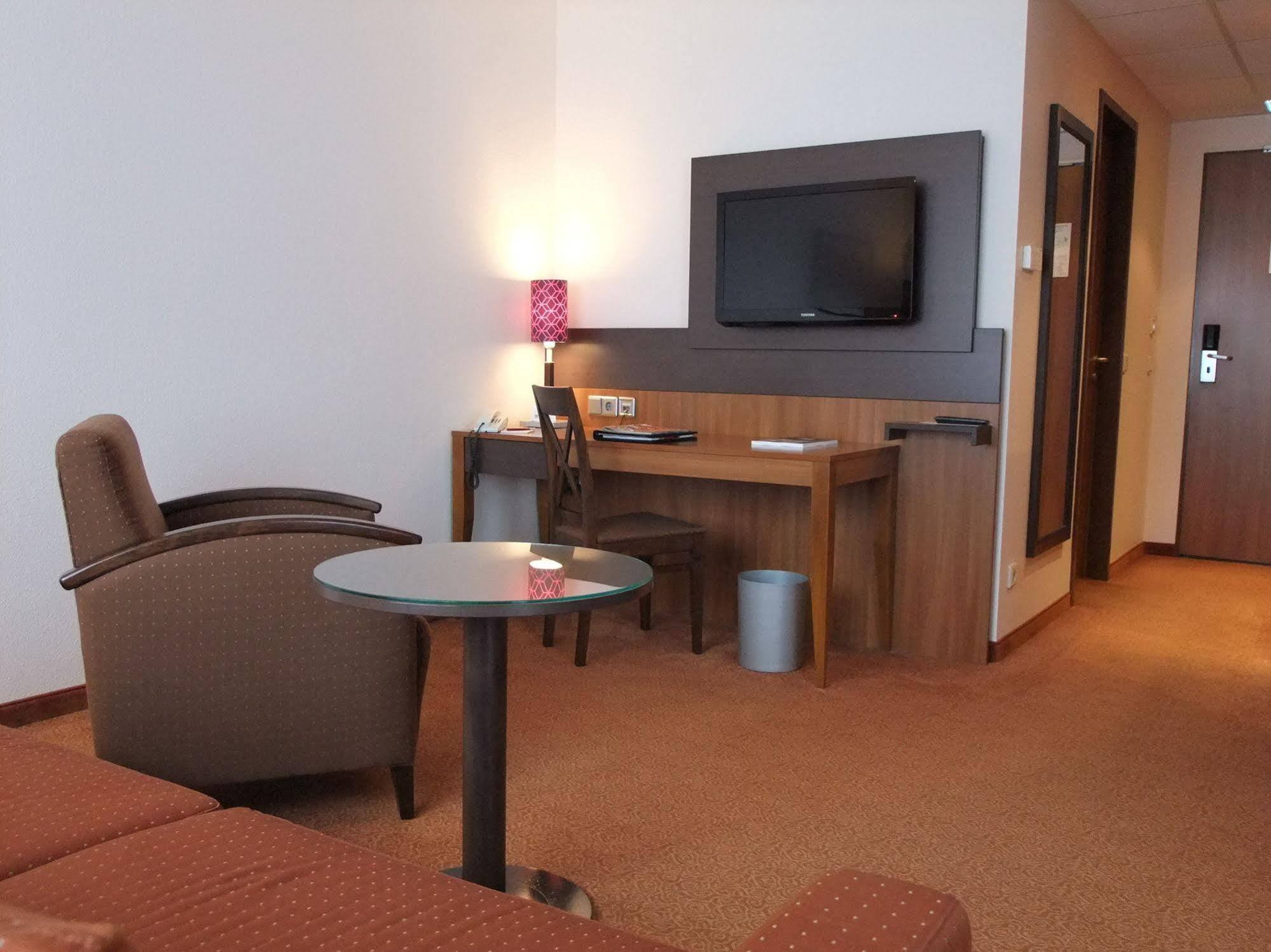 Dorint Hotel Am Dom Ерфурт Екстериор снимка